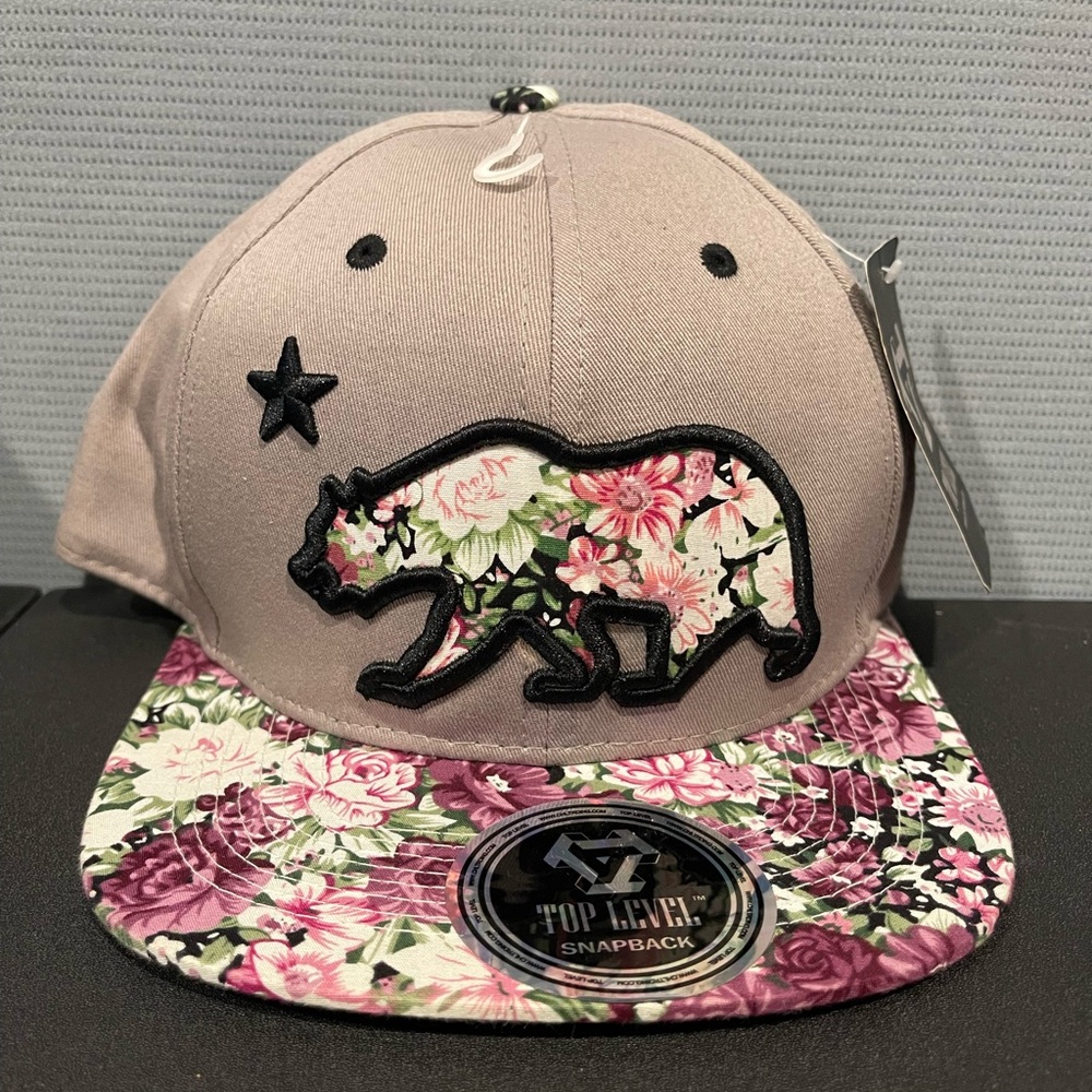 Top Level Mens California Republic Bear Snapback Cap Hat (Grey Flower)